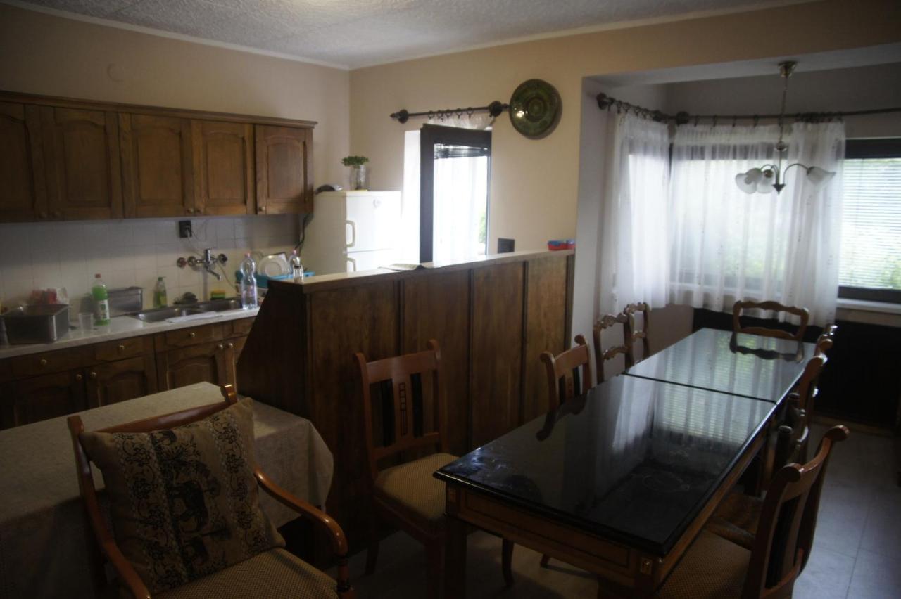 Bed and Breakfast Szuzanna Fenyves Panzio Siófok Exterior foto