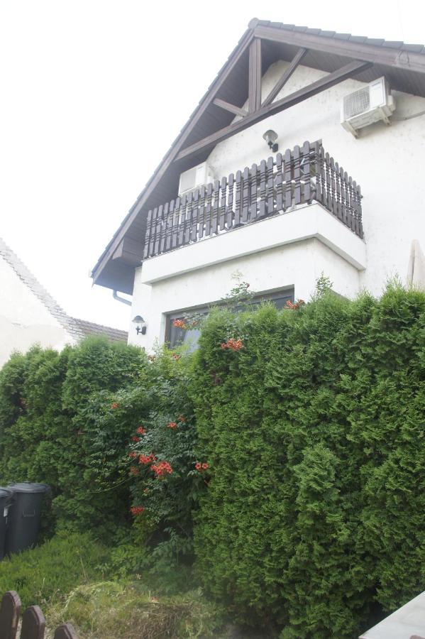 Bed and Breakfast Szuzanna Fenyves Panzio Siófok Exterior foto