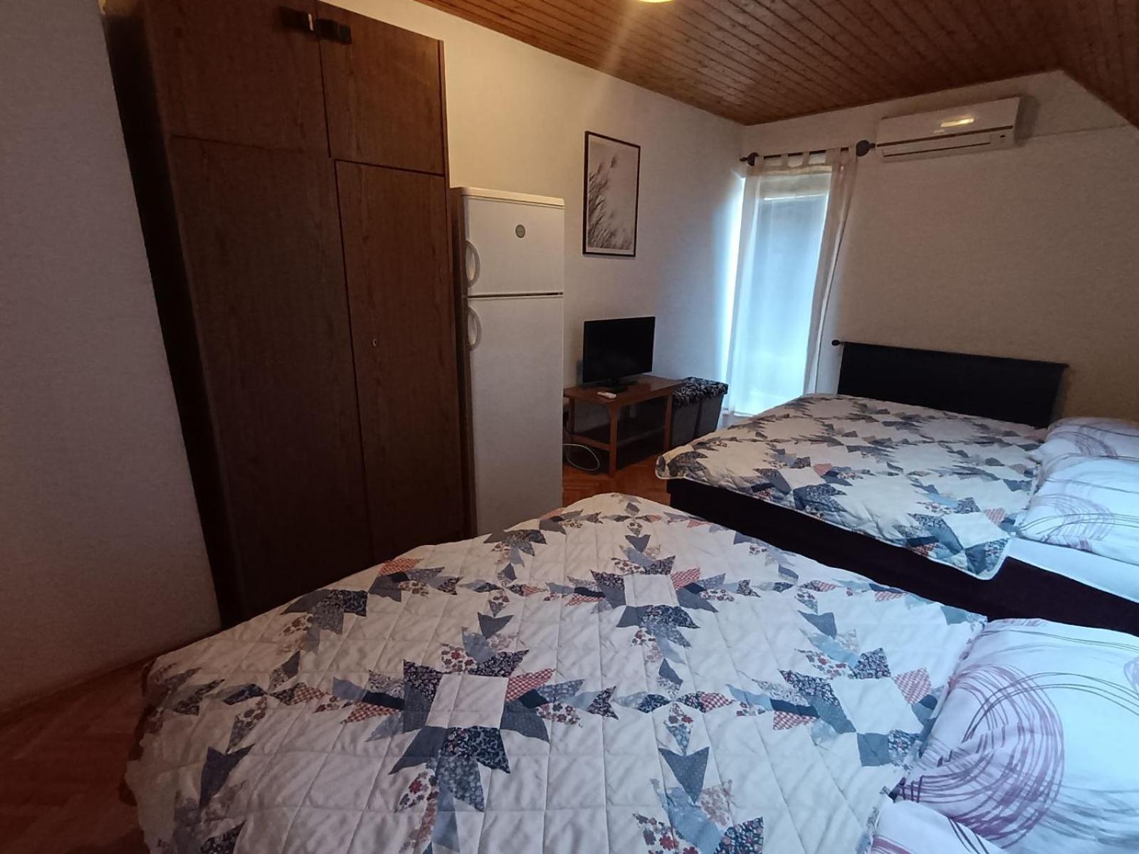 Bed and Breakfast Szuzanna Fenyves Panzio Siófok Exterior foto