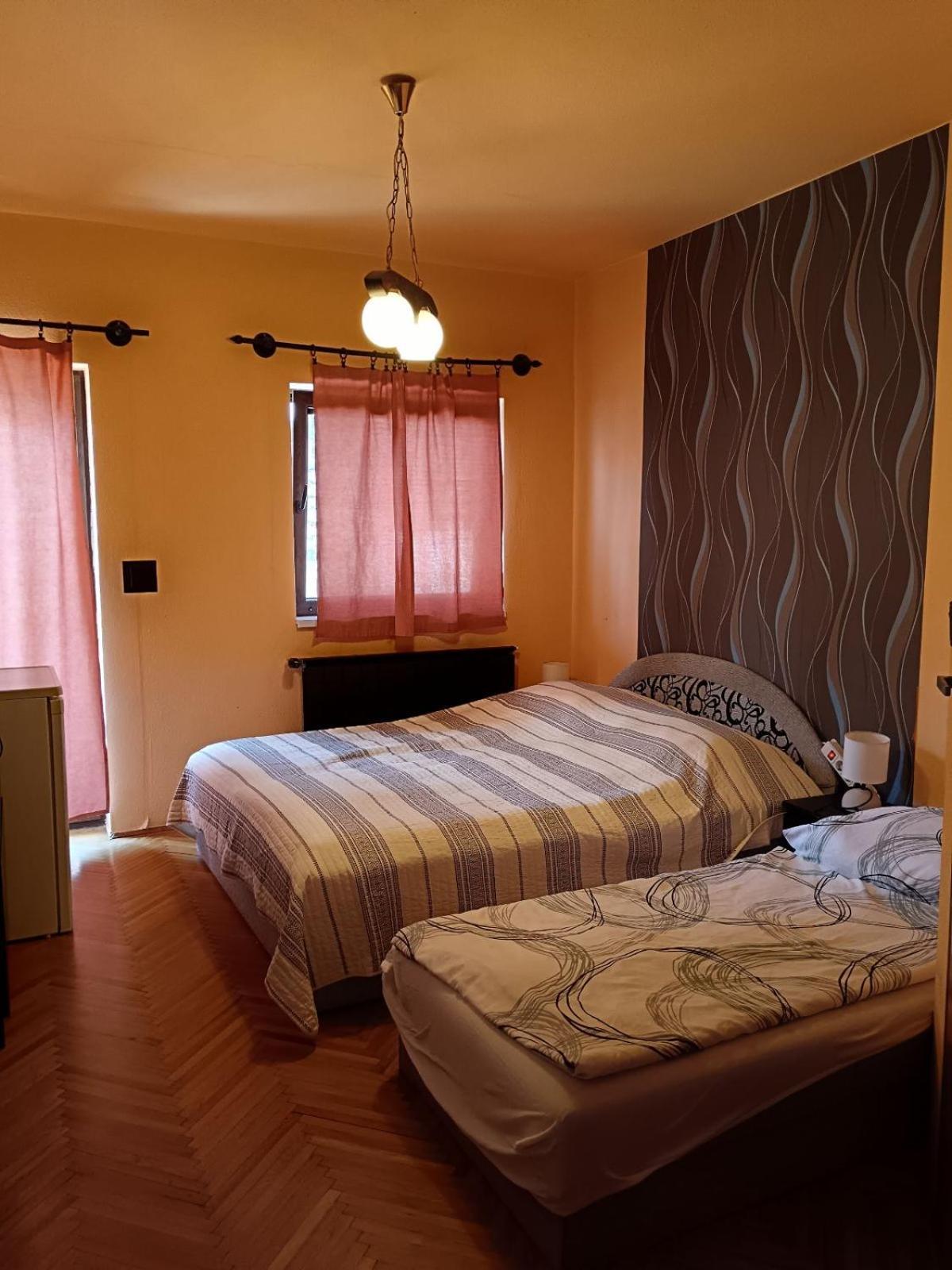 Bed and Breakfast Szuzanna Fenyves Panzio Siófok Exterior foto