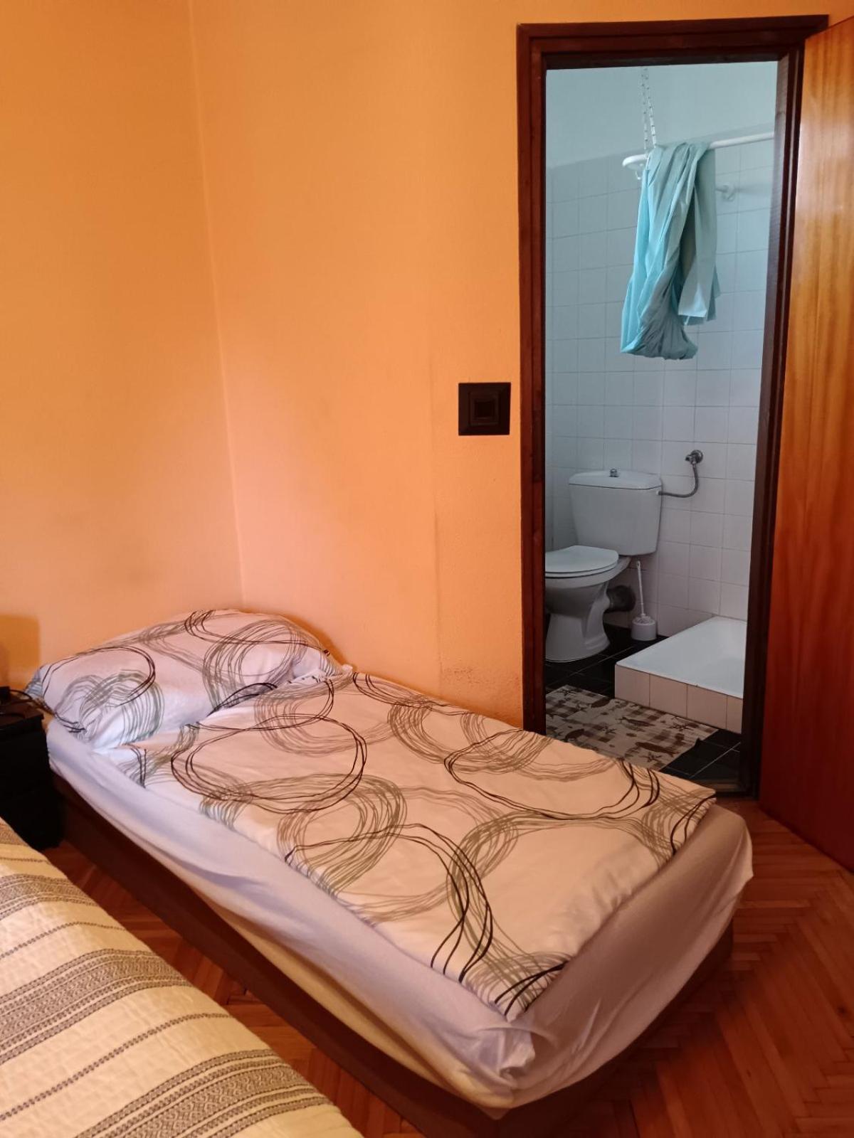 Bed and Breakfast Szuzanna Fenyves Panzio Siófok Exterior foto